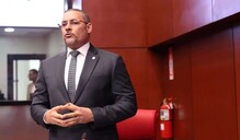 Senador de la Fuerza del Pueblo somete proyecto de ley para regular la usura en cr&eacute;ditos