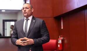 Senador de la Fuerza del Pueblo somete proyecto de ley para regular la usura en cr&eacute;ditos