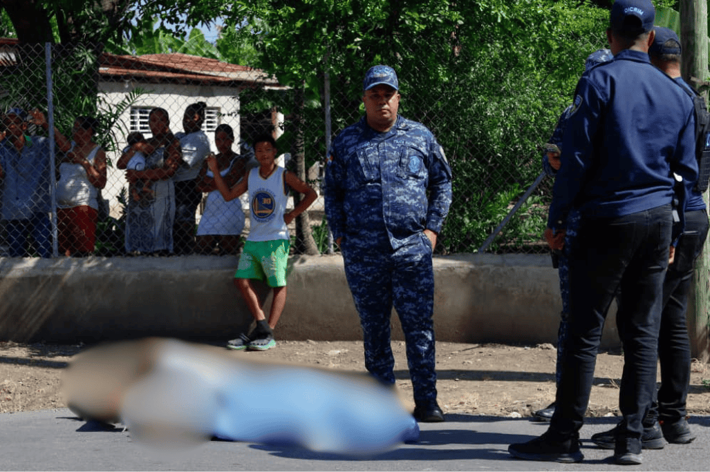 El hallazgo del cad&aacute;ver llam&oacute; la atenci&oacute;n de los residentes de la comunidad de Don Pedro.