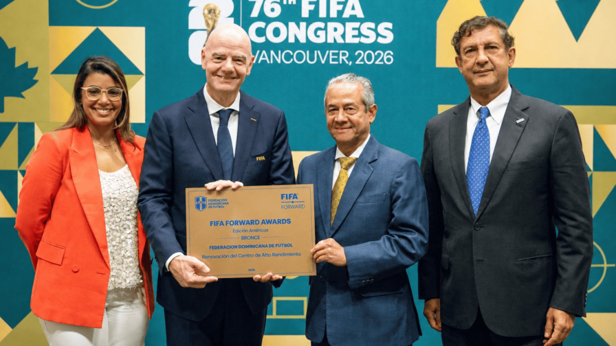 El f&uacute;tbol no se juega solo en el c&eacute;sped