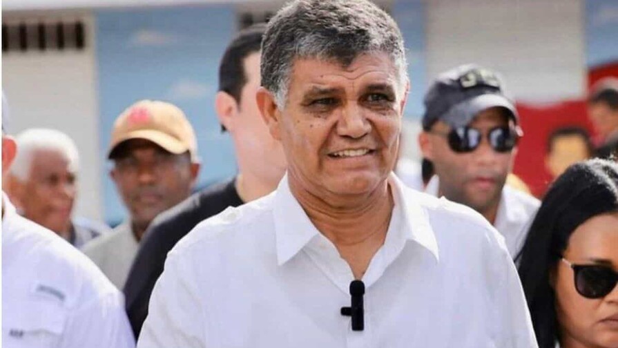 El alcalde Francisco Pe&ntilde;a pide arrestar a quienes lancen basura en las calles de SDO