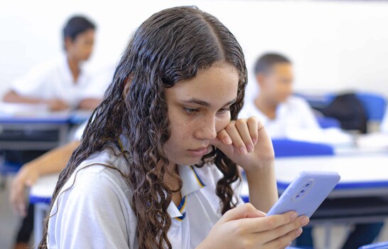 Plan para regular celulares en escuelas logra apoyo