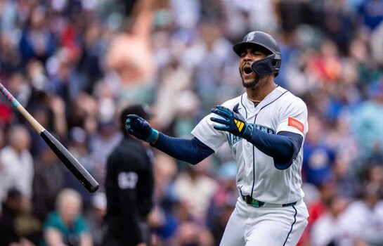 Julio Rodr&iacute;guez ayud&oacute; con jonr&oacute;n al triunfo de Seattle