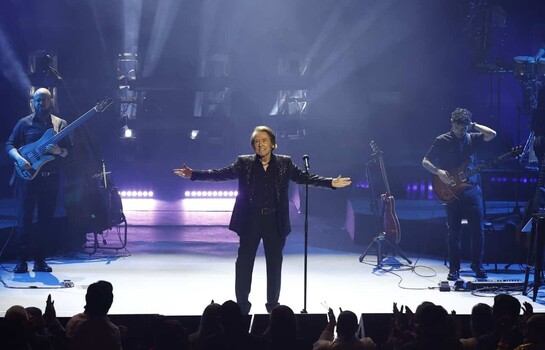 Raphael desata ovaci&oacute;n en el Teatro Nacional