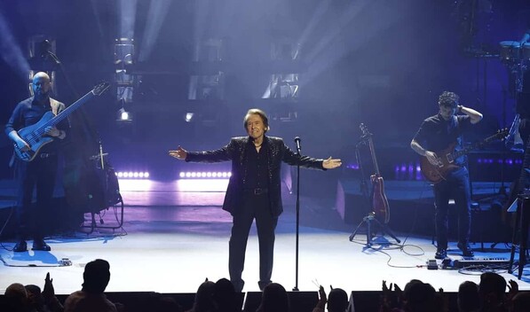 Raphael desata ovaci&oacute;n en el Teatro Nacional