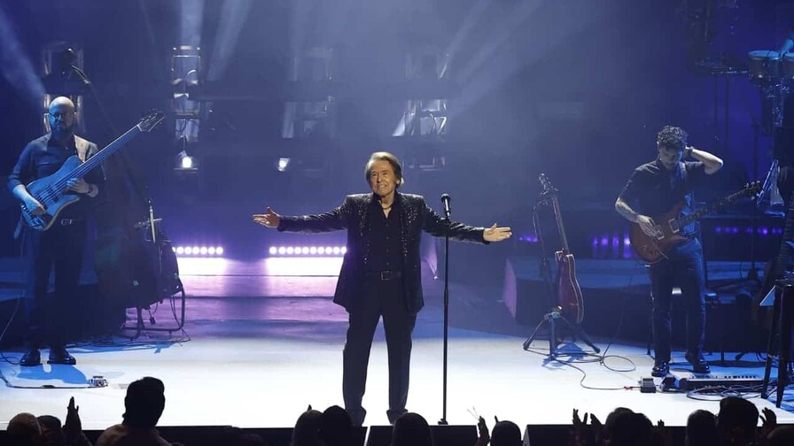 Raphael desata ovación en el Teatro Nacional