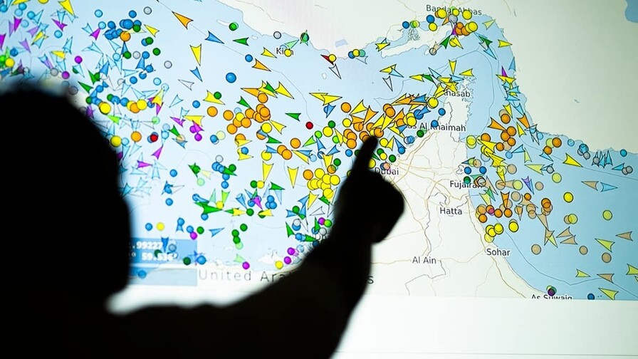Unos 1,500 buques y 20,000 tripulantes est&aacute;n atrapados en el Golfo P&eacute;rsico, afirma la OMI