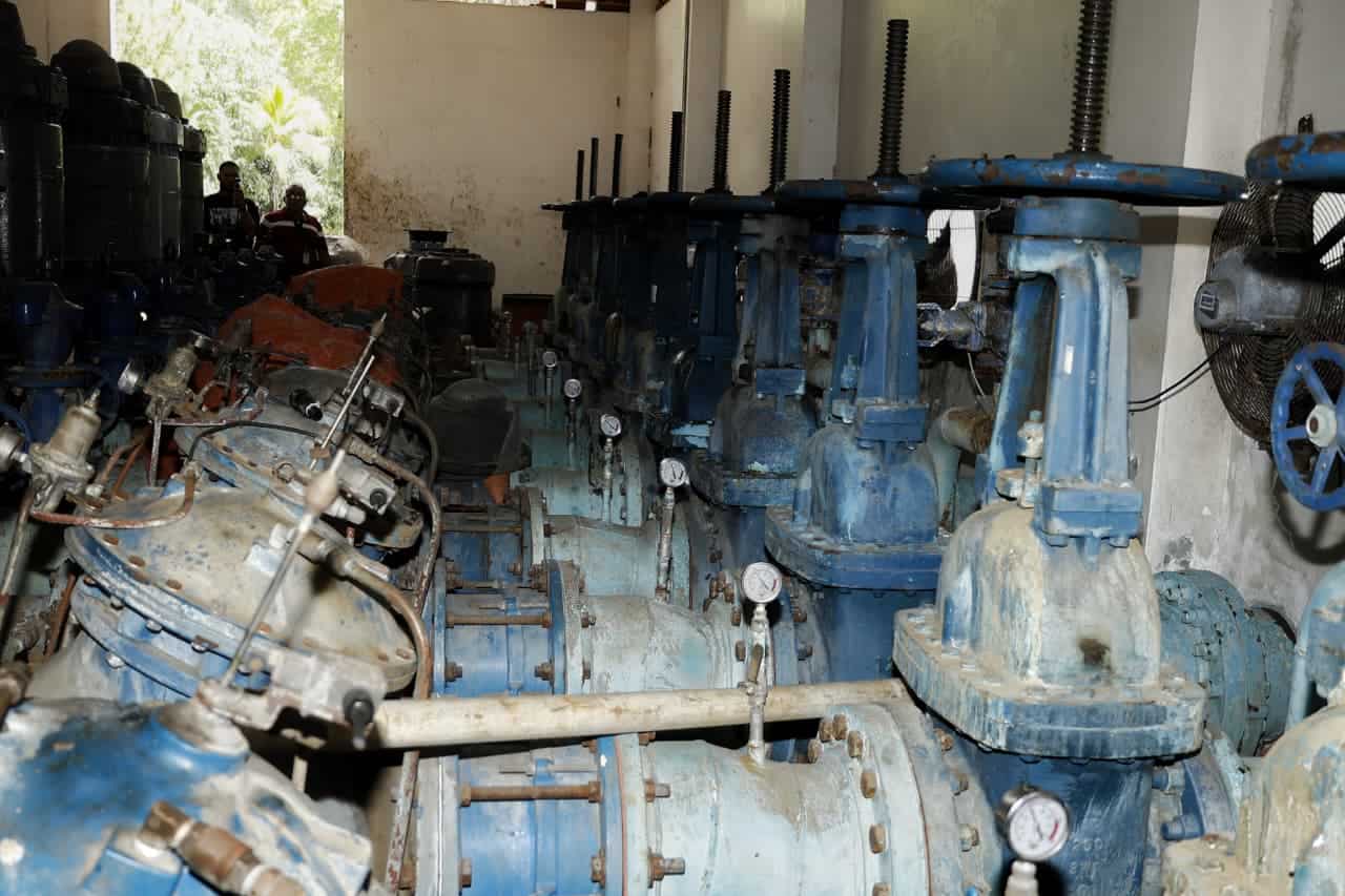 Antiguos equipos de bombeos.