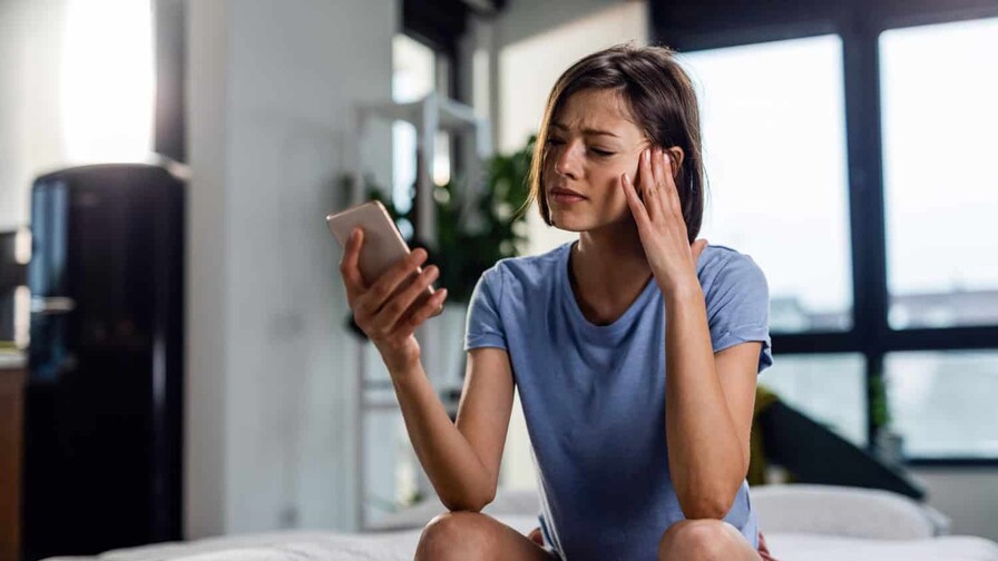 Doomscrolling: c&oacute;mo el consumo constante de noticias negativas afecta la salud mental
