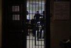 Denuncian hacinamiento y condiciones insalubres en carcelita del Palacio de Justicia de Santiago