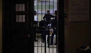 Denuncian hacinamiento y condiciones insalubres en carcelita del Palacio de Justicia de Santiago