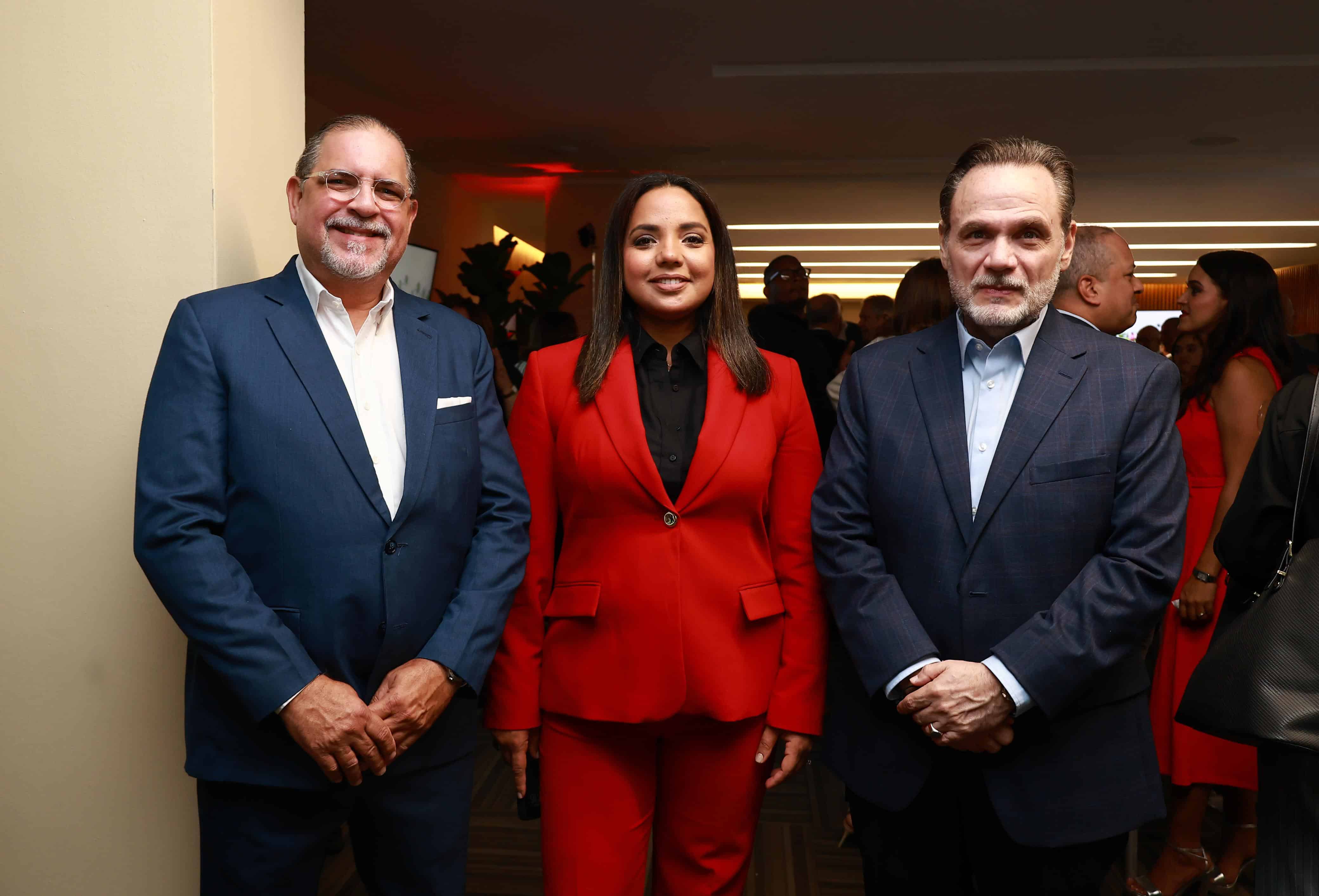 Alejandro Jovine, Franchesca P&aacute;ez y Pedro Garc&iacute;a.