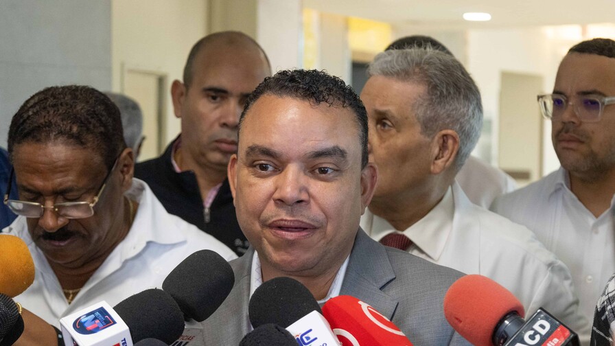 SNS elimina contratos privados en los hospitales p&uacute;blicos y ordena retiro de equipos