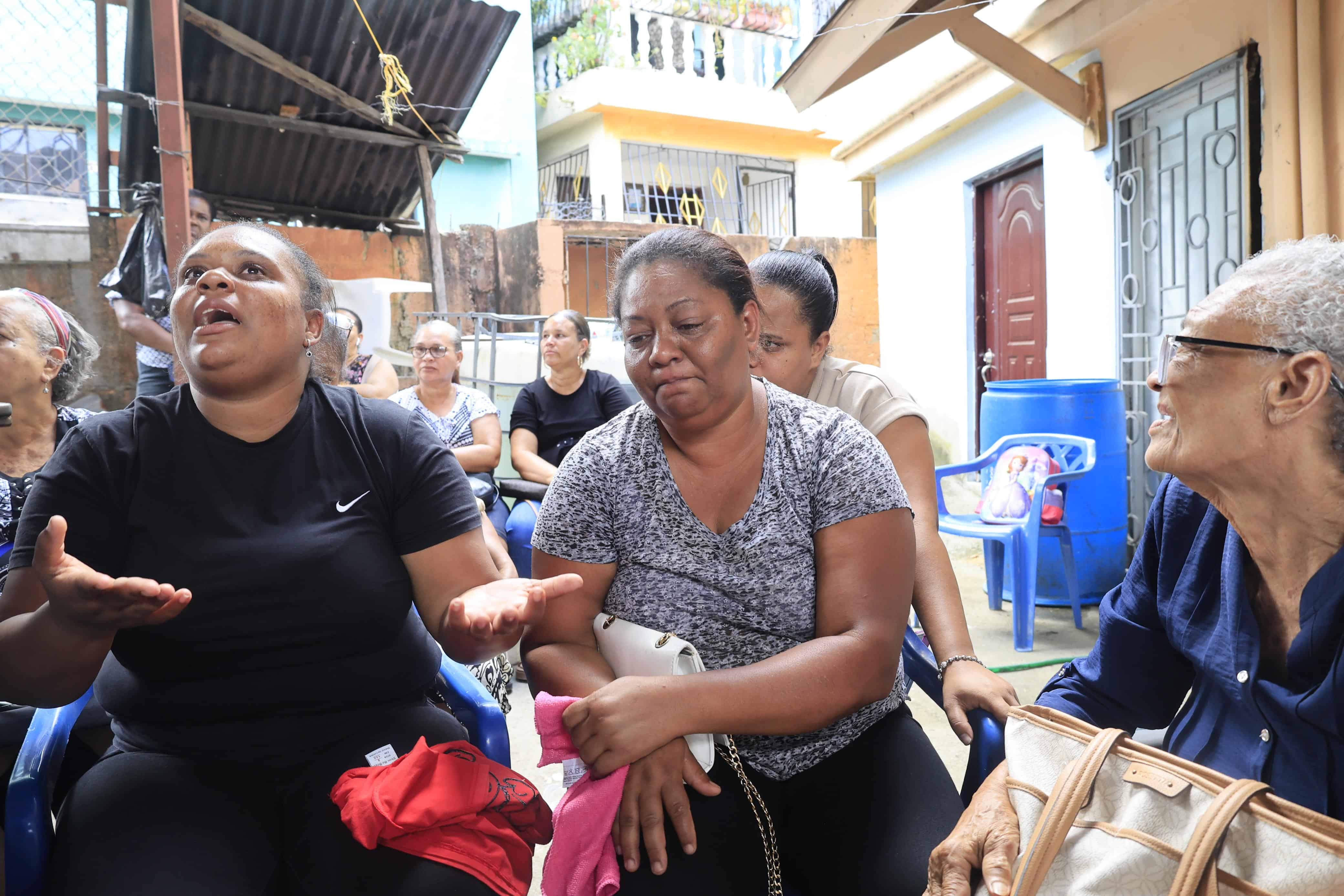 Familiares velan los restos del niño Raudiel Steven Martínez en San Cristóbal.