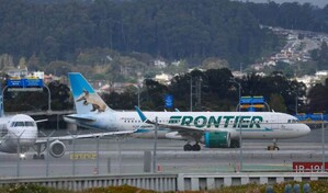 Un avi&oacute;n atropella a un peat&oacute;n durante el despegue en el aeropuerto de Denver