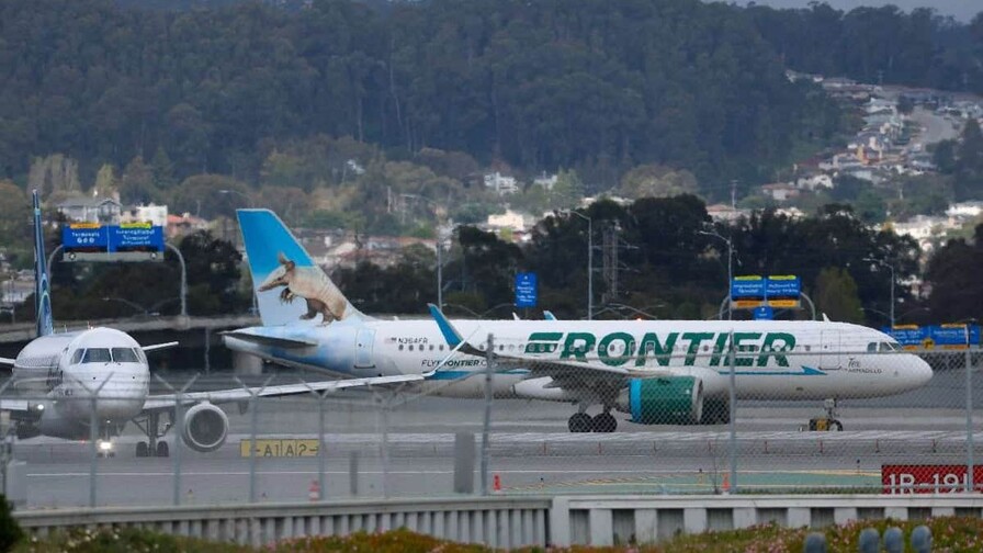 Un avi&oacute;n atropella a un peat&oacute;n durante el despegue en el aeropuerto de Denver