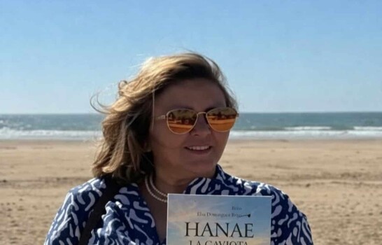 Elsa Dom&iacute;nguez Brito presenta libro en Feria del Libro de Rabat