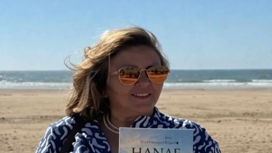 Elsa Dom&iacute;nguez Brito presenta libro en Feria del Libro de Rabat