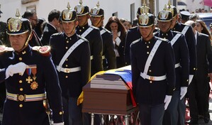 Colombia rinde honores a exvicepresidente Vargas Lleras en el antiguo palacio presidencial