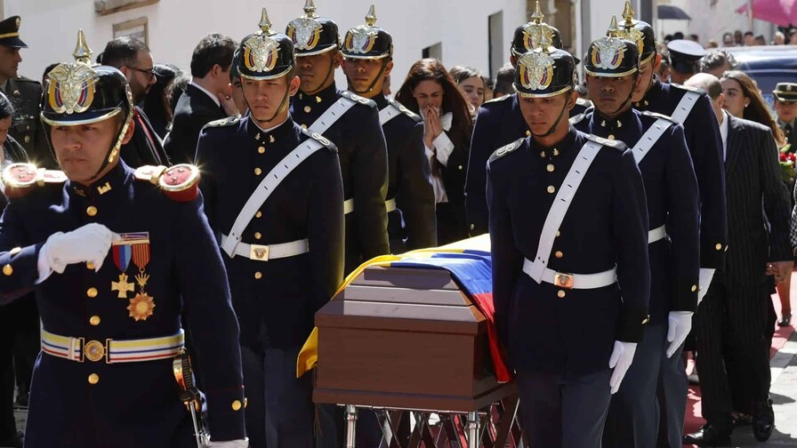 Colombia rinde honores a exvicepresidente Vargas Lleras en el antiguo palacio presidencial