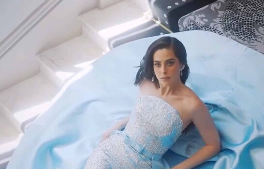 Giannina Azar lleva su colecci&oacute;n Mar&iacute;a Antonieta a M&oacute;naco, junto a la Miss Universo