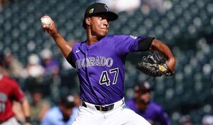 Juan Mej&iacute;a salva el juego en triunfo de los Rockies 9-7 en extrainning ante los Filis