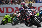 Jorge Martín gana el esprint en Le Mans, fuerte caída de Márquez