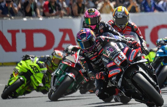 Jorge Mart&iacute;n gana el esprint en Le Mans, fuerte ca&iacute;da de M&aacute;rquez