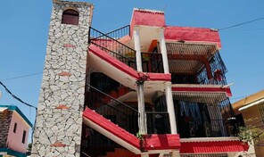 "Una excelente madre": vecinos defienden a mujer acusada de asfixiar a su hija en San Crist&oacute;bal