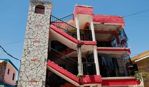"Una excelente madre": vecinos defienden a mujer acusada de asfixiar a su hija en San Crist&oacute;bal