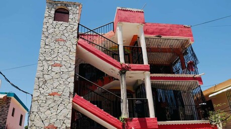 "Una excelente madre": vecinos defienden a mujer acusada de asfixiar a su hija en San Crist&oacute;bal