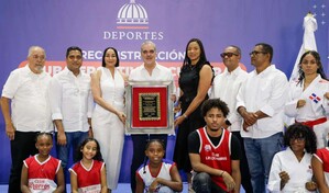 Abinader inaugura remozamiento del Club Los Cachorros en Cristo Rey