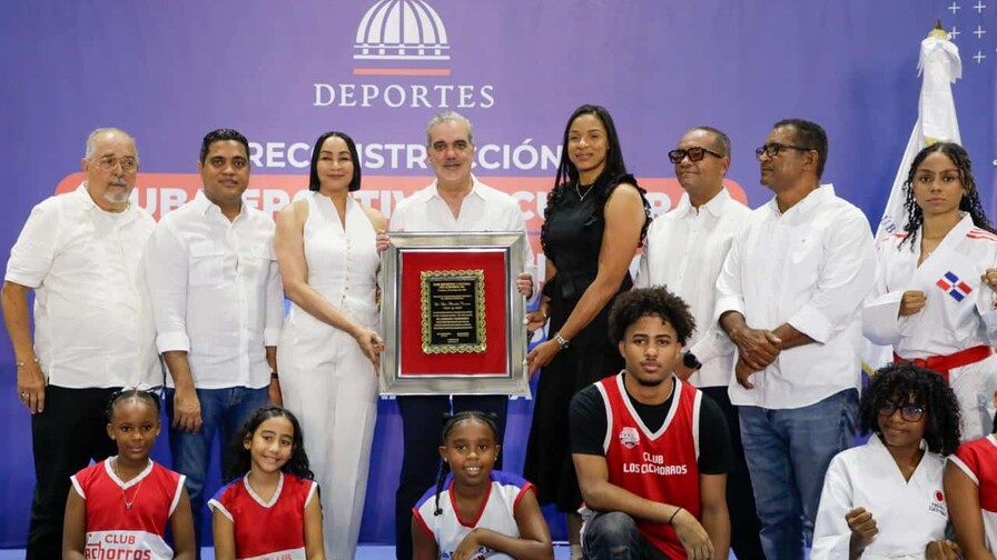 Abinader inaugura remozamiento del Club Los Cachorros en Cristo Rey Abinader inaugura remozamiento del Club Los Cachorros en Cristo Rey