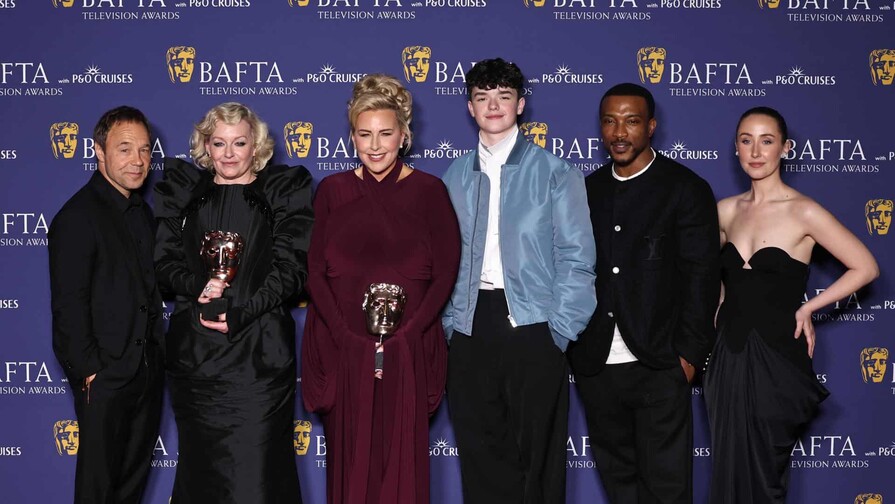 La serie británica Adolescence arrasa con 4 máscaras en los Premios BAFTA de Televisión 2026 La serie británica Adolescence arrasa con 4 máscaras en los Premios BAFTA de Televisión 2026