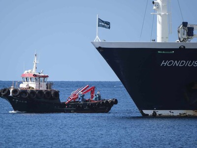 Empieza desembarco de los primeros pasajeros del crucero MV Hondius