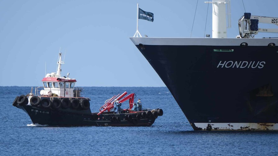 Comienza el desembarco de los primeros pasajeros del crucero afectado por brote de hantavirus Comienza el desembarco de los primeros pasajeros del crucero afectado por brote de hantavirus