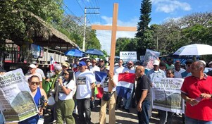 En marcha en La Vega exigen frenar y sancionar la deforestaci&oacute;n en la loma del Santo Cerro