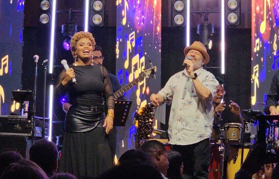 Nairoby Duarte conquista al p&uacute;blico con la presentaci&oacute;n de su &aacute;lbum "Amarillo"