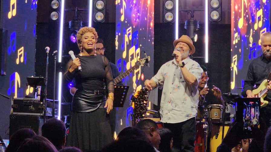 Nairoby Duarte conquista al p&uacute;blico con la presentaci&oacute;n de su &aacute;lbum "Amarillo"