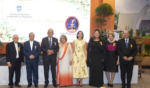 Raquel Arbaje y don Tato Bison&oacute;, reconocidos en la primera Gala por la Altagracia