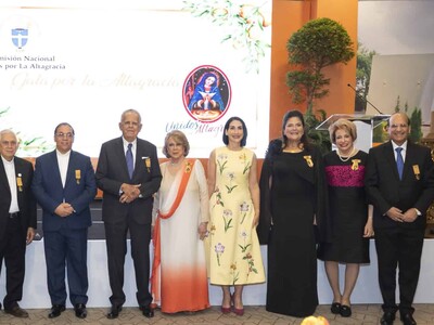 Gala por la Altagracia reconoce a Raquel Arbaje y don Tato Bisonó