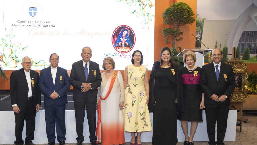 Raquel Arbaje y don Tato Bison&oacute;, reconocidos en la primera Gala por la Altagracia