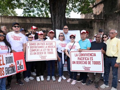 Manifestación pacífica contra contaminación acústica en Santo Domingo