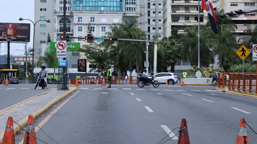 Cierran temporalmente paso a desnivel de la 27 de Febrero con Tiradentes por reforzamiento