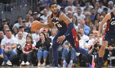 Mitchell y Harden lideran a Cleveland en victoria clave sobre Pistons en semifinales de conferencia