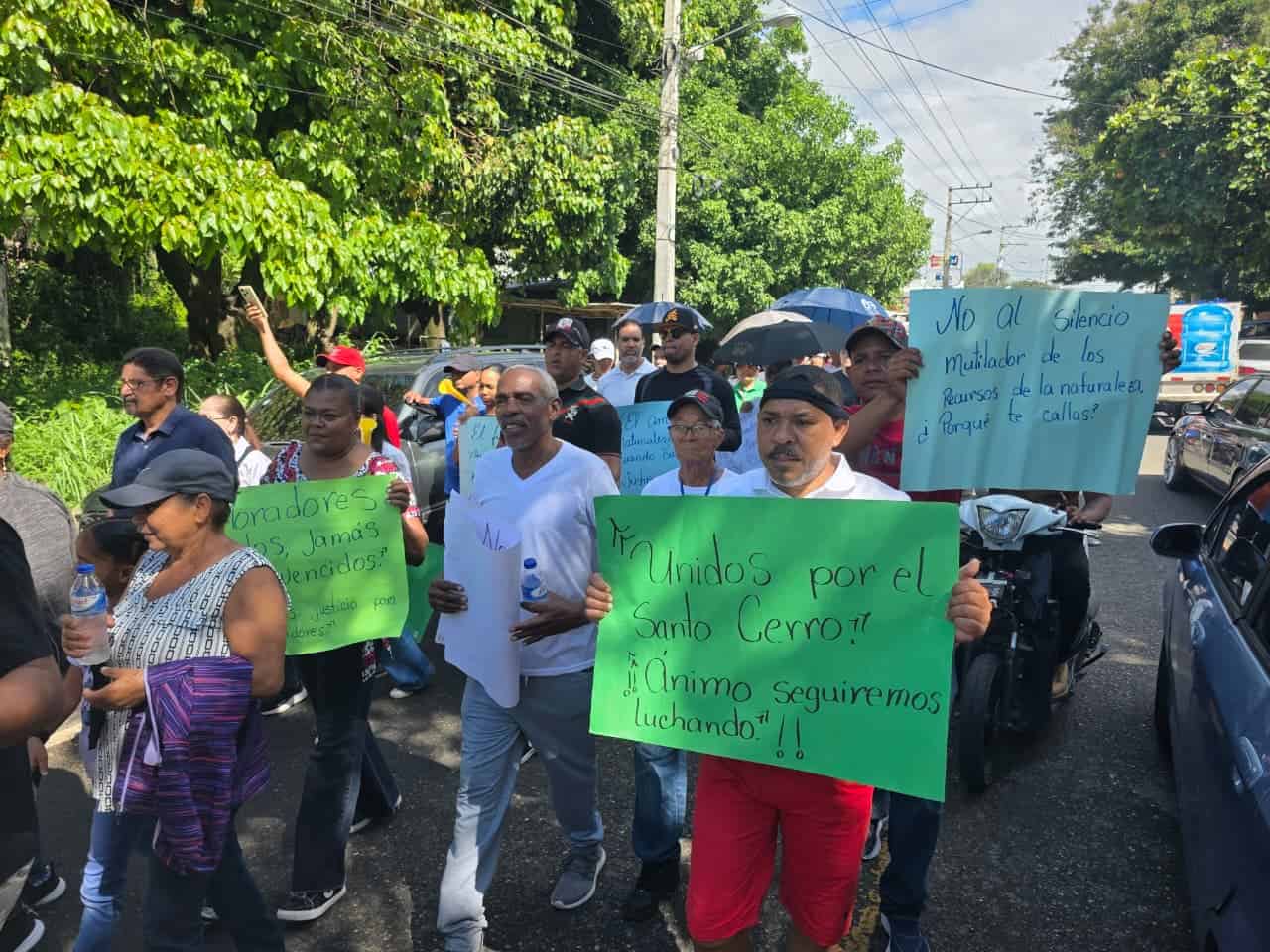 La  marcha parti&oacute; desde el &aacute;rea del Santo Cerro y recorri&oacute; varias comunidades afectadas por recientes inundaciones en La Vega