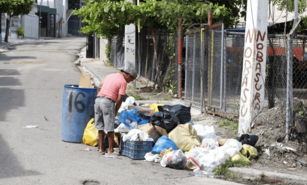 Denuncian c&uacute;mulo de basura en sectores del suroeste de Santiago