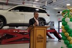 Adriano Espaillat entrega 1.2 millones de dólares para modernizar programa automotriz Adriano Espaillat entrega 1.2 millones de dólares para modernizar programa automotriz