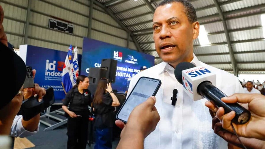 Director de Indotel indica que zonas pobladas dificultan el bloqueo de celulares en c&aacute;rceles