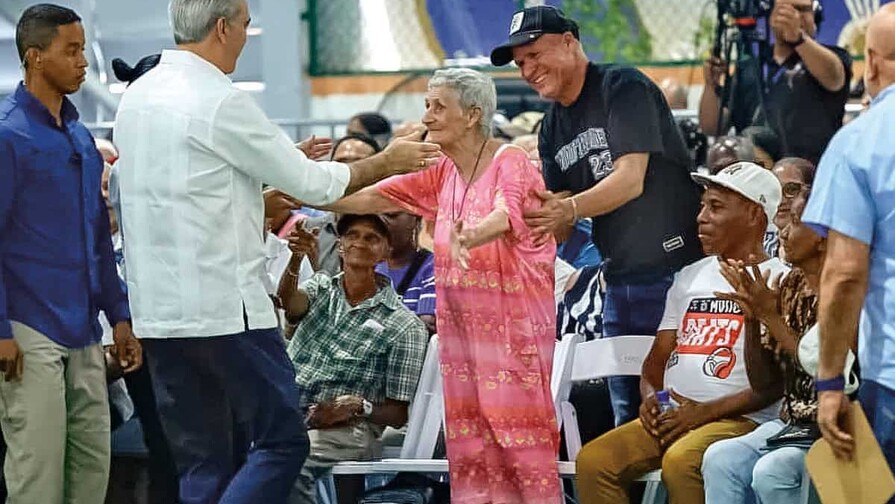 Luis Abinader afirma que  elimin&oacute; pr&aacute;cticas ilegales sobre terrenos en barrios